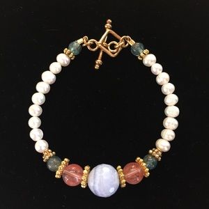 Grace and Viola pearl bracelet